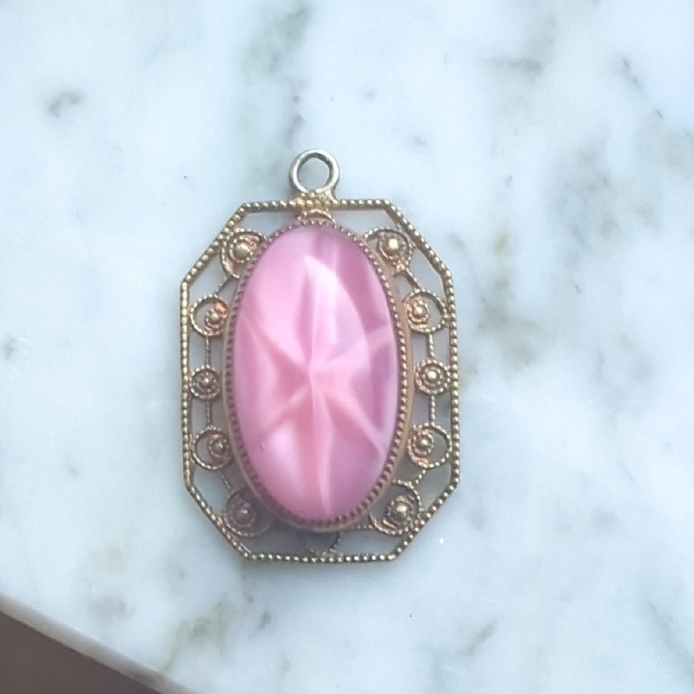 Vintage Art Deco 10k Gold Filigree Pendant | Pink Star Glass Cabochon | 7.9g - Picture 1 of 9